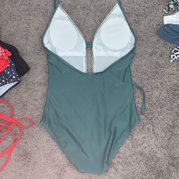 Full piece swimsuit - Picture 4 of 4